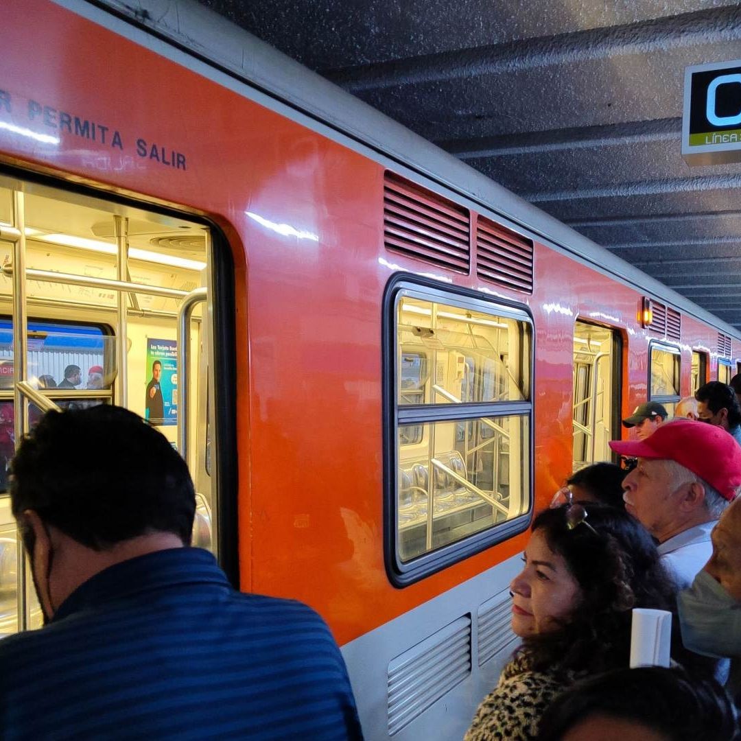 Usuarios en la Línea 2 del Sistema de Transporte Colectivo Metro. Foto: Cuartoscuro | Archivo
