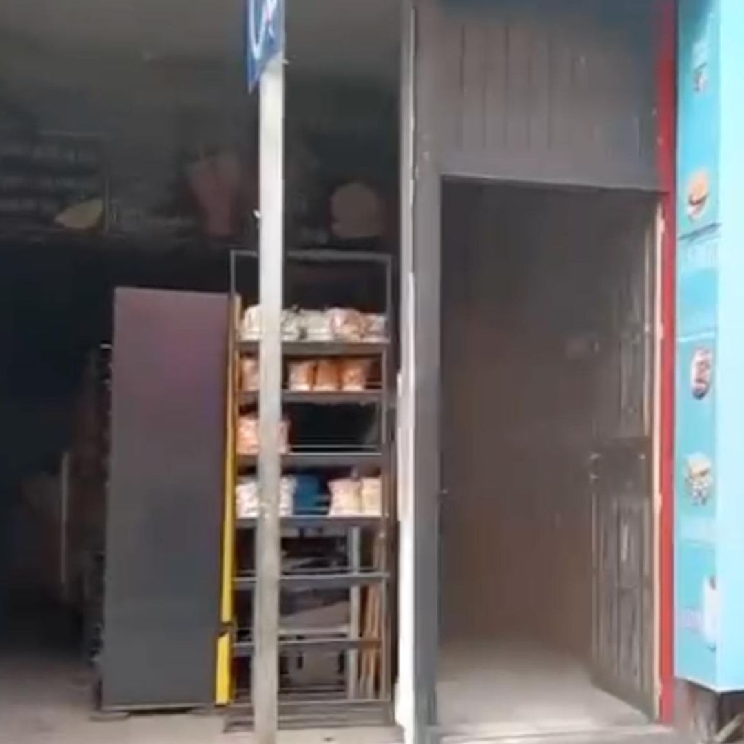 Incendio en Local de Comida Moviliza a Bomberos en el Centro Histórico de Xalapa Veracruz