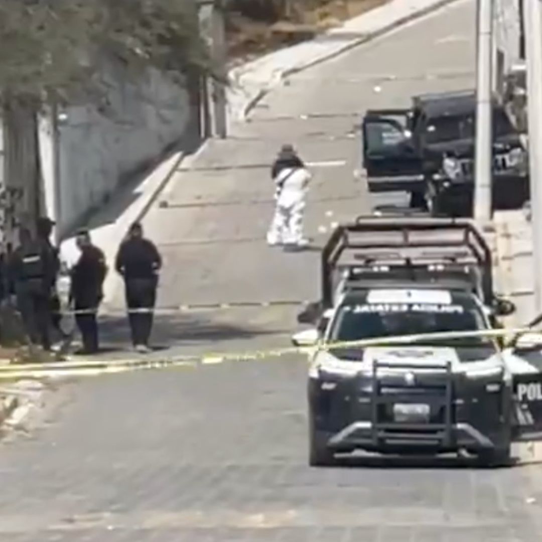 Hombre Armado Muerto en Camioneta Chocada por Balacera en Barrio de San Sebastián de Tecamachalco