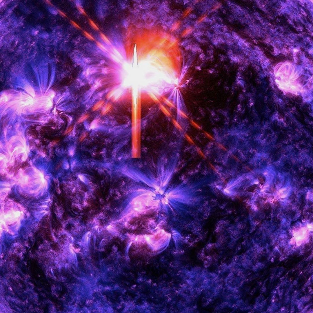 La región activa de manchas solares 4366 emitió una llamarada solar