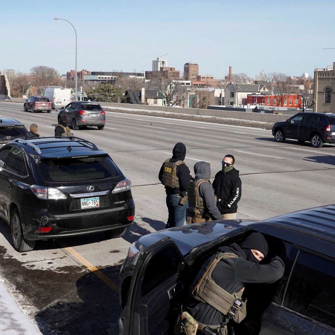 Agentes federales de inmigración realizan tareas de control migratorio en Minneapolis, el 3 de febrero de 2026. Foto: Reuters