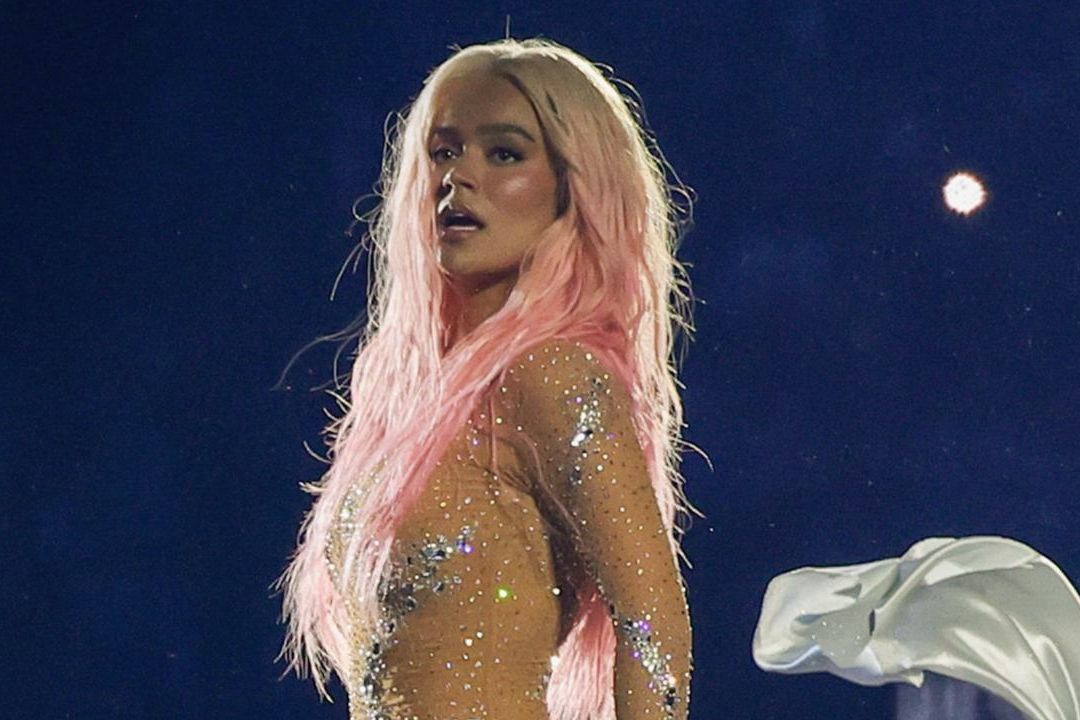 Karol G tuvo un accidente con su ropa durante uno de sus conciertos de la gira "Mañana será bonito" en el Allegiant Stadium en Las Vegas