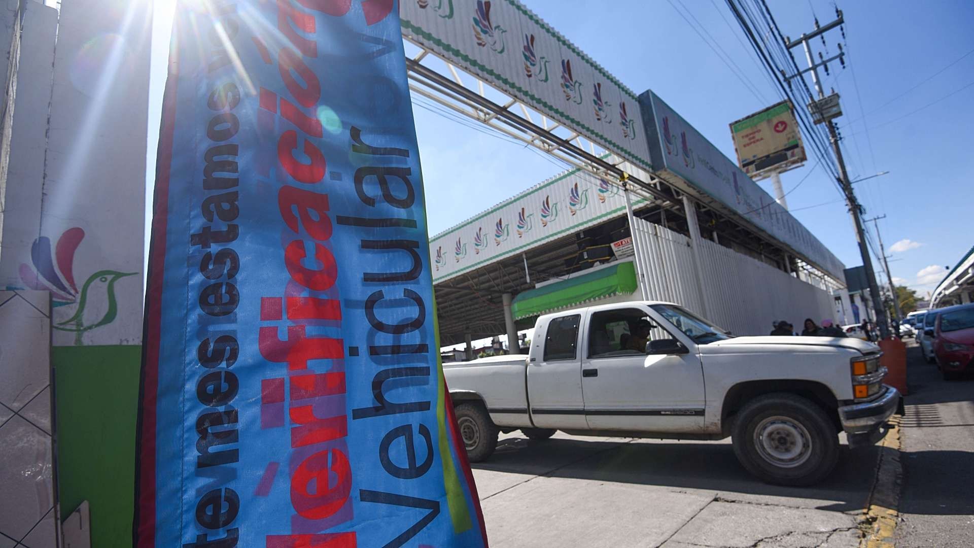 Filas de autos en verificentros del Valle de Toluca en diciembre 2025