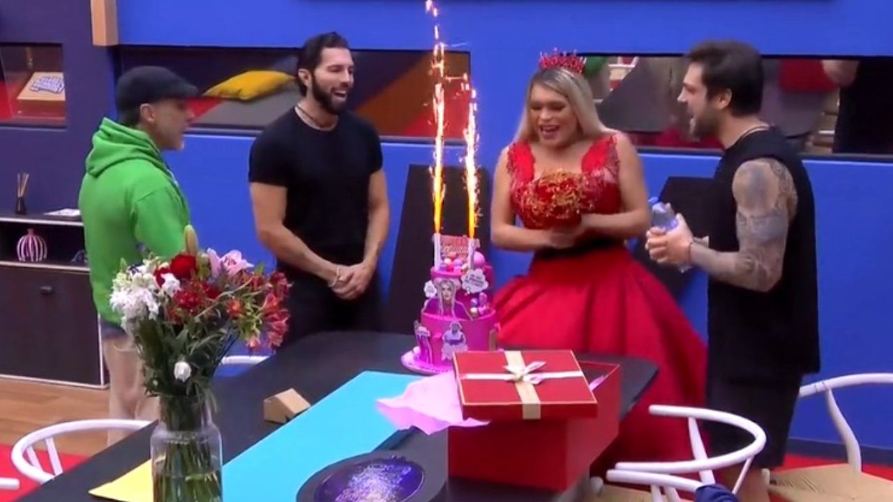 El festejo del cumpleaños de la influencer Wendy Guevara en La Casa de los Famosos contó con piñata y la visita de Manuel Turizo