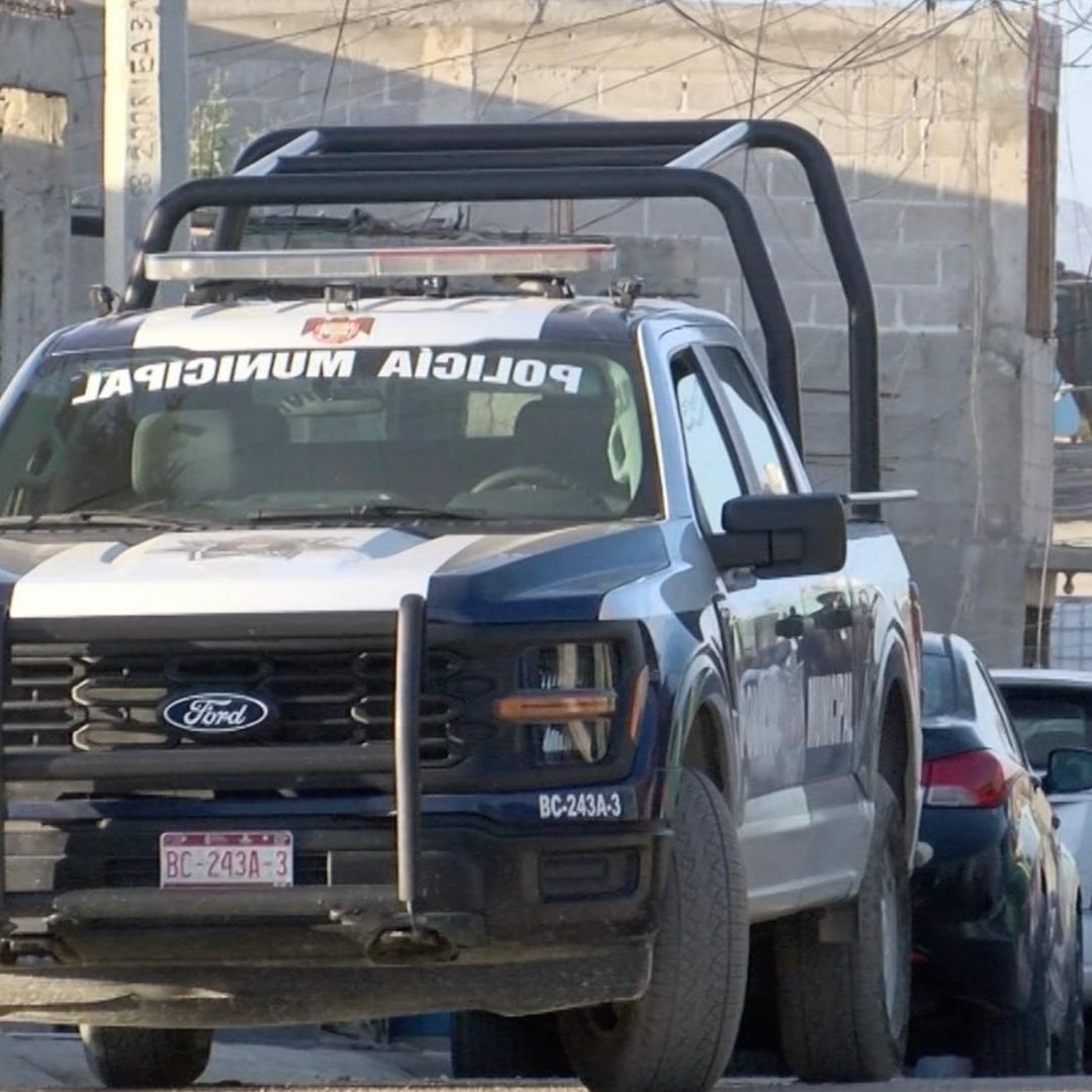 Patrulla de policía en colonia Villa del Campo en Tijuana