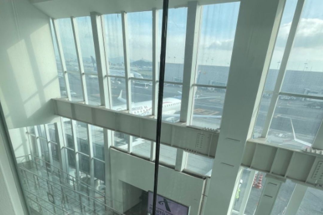Usuarios Quedan Atrapados Más de 20 Minutos en Elevador del AICM