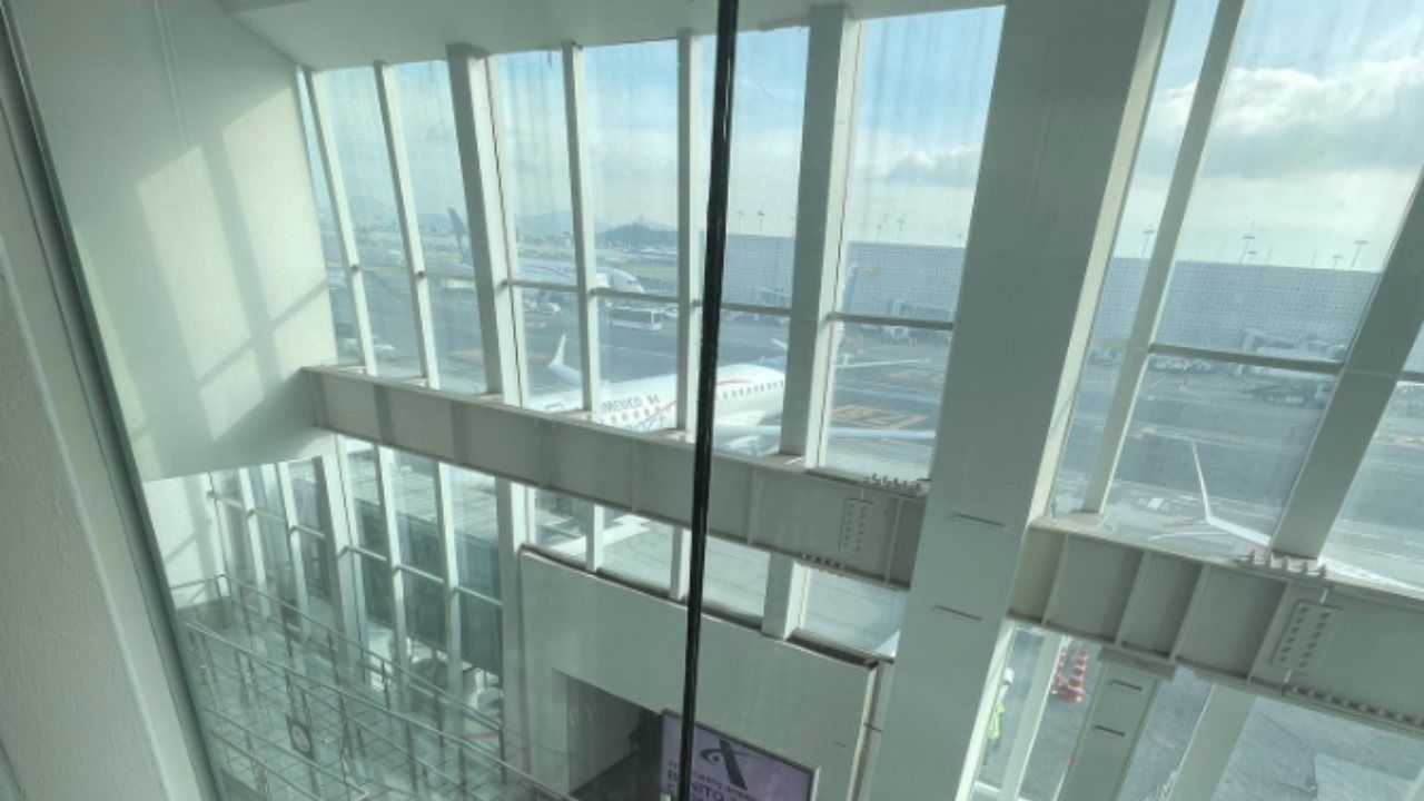 Usuarios Quedan Atrapados Más de 20 Minutos en Elevador del AICM