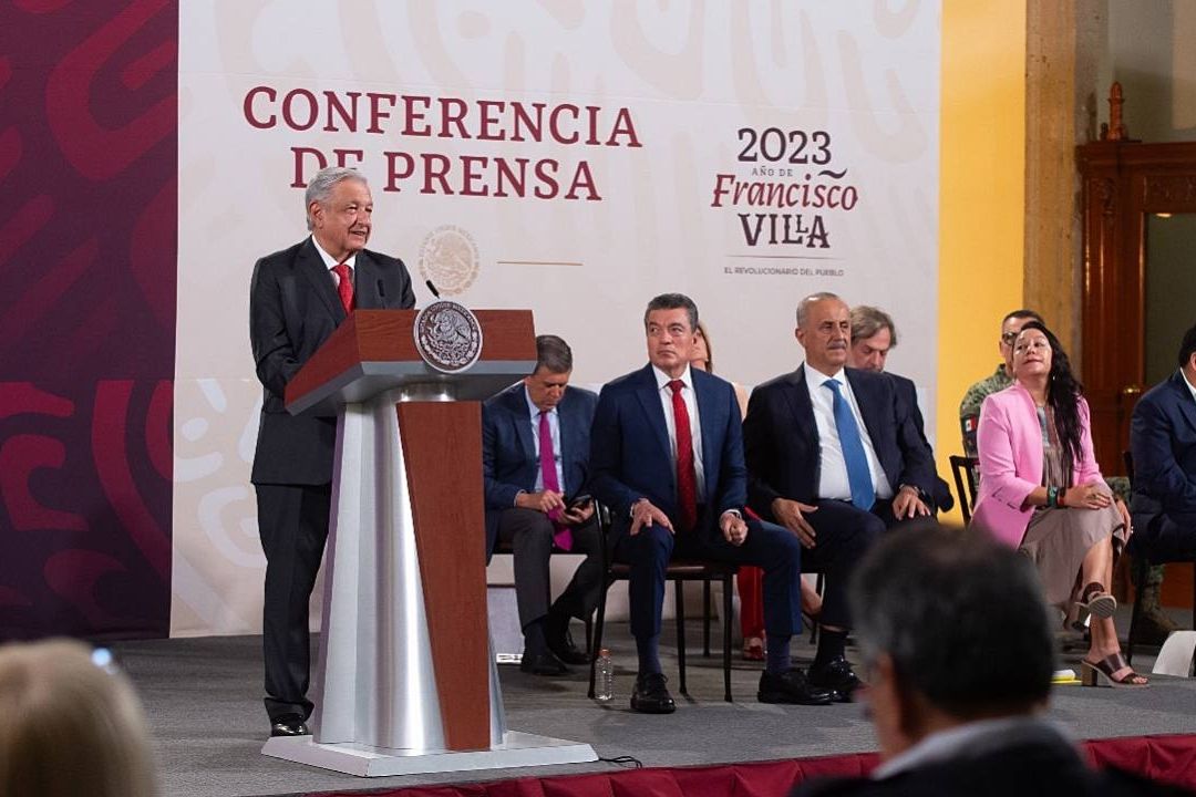 El presidente Andrés Manuel López Obrador presenta su mañanera desde Palacio Nacional