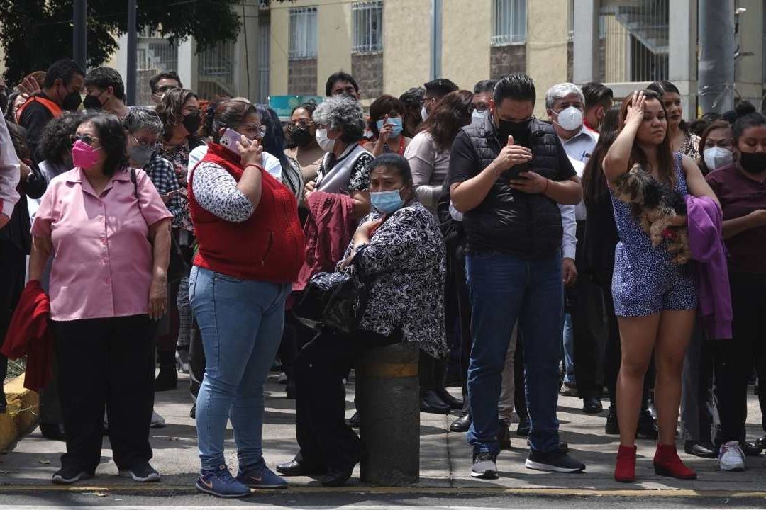 Autoridades mexicanas informaron qué debe tener una mochila de emergencia para sismos y terremotos