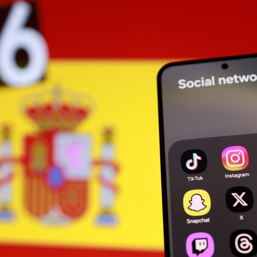 Alrededor del 82% de los españoles cree que debería prohibirse el uso de redes sociales para menores de 14 años.