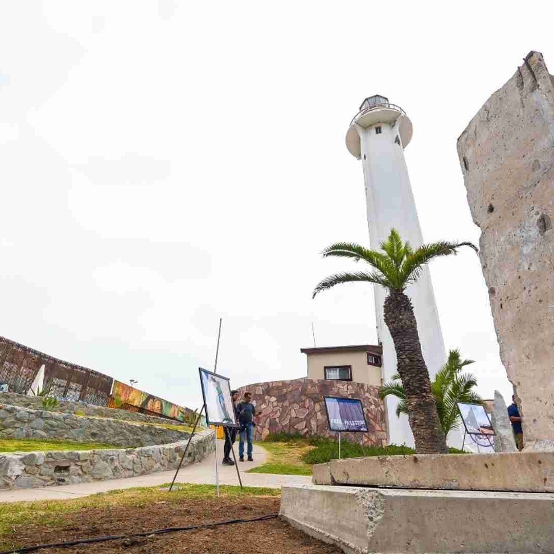 Delevación de Trozo del Muro de Berlín en Tijuana, Baja California