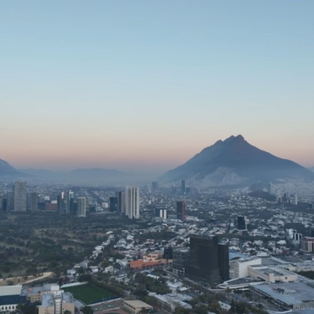 Amanecer en área metropolitana de Monterrey