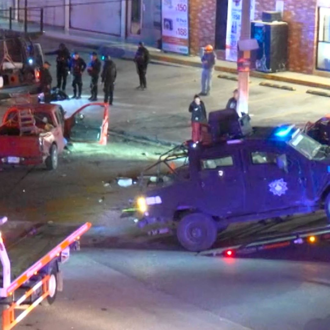 Choque entre una camioneta y una una black mamba en guadalupe