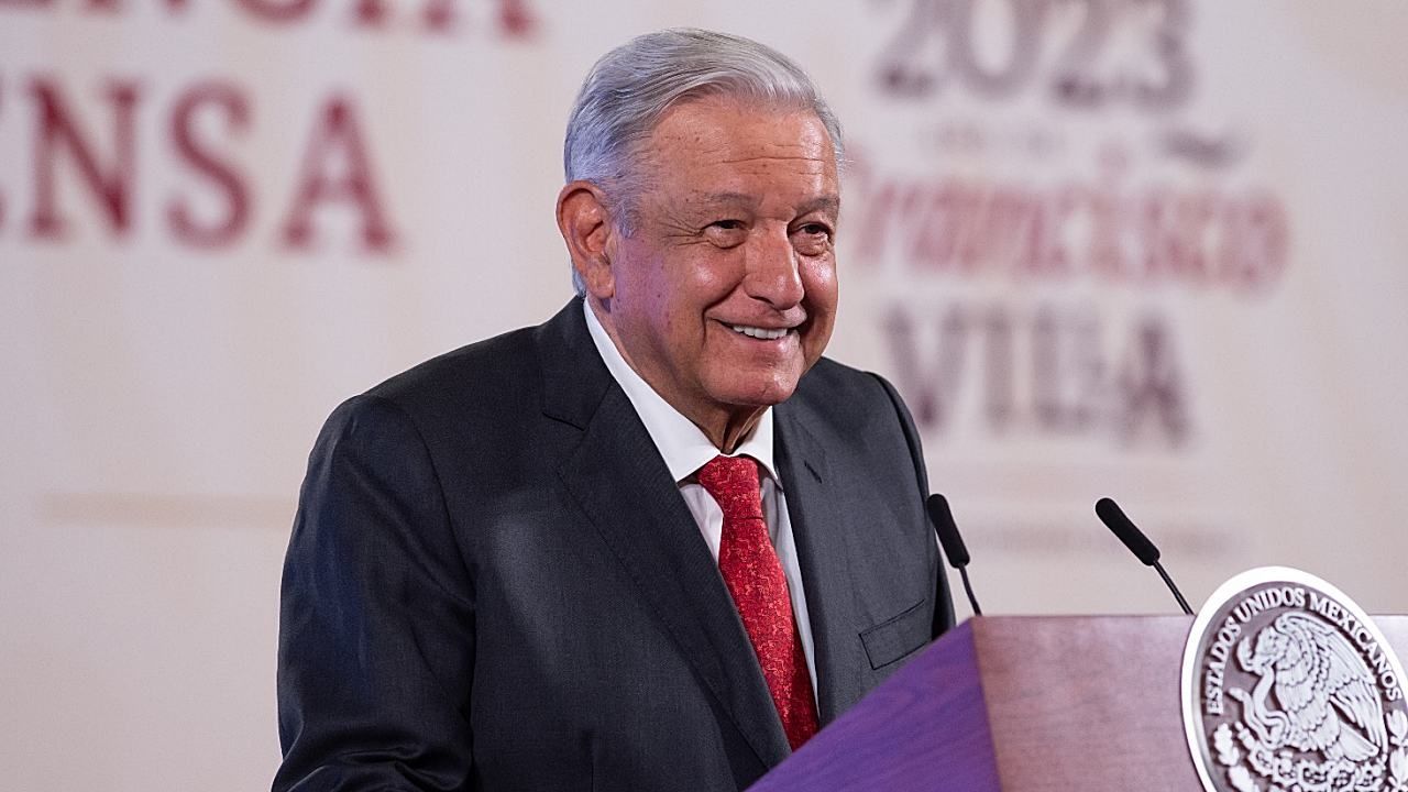 El presidente Andrés Manuel López Obrador presenta su mañanera desde Palacio Nacional