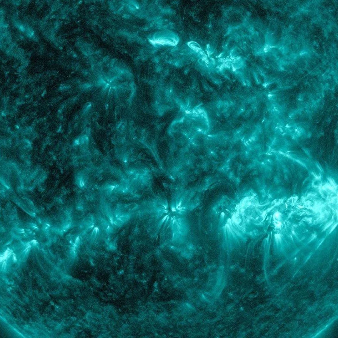 La mancha solar 4366 ha presentado gran actividad, mientras el Sol ha lanzado 21 llamaradas