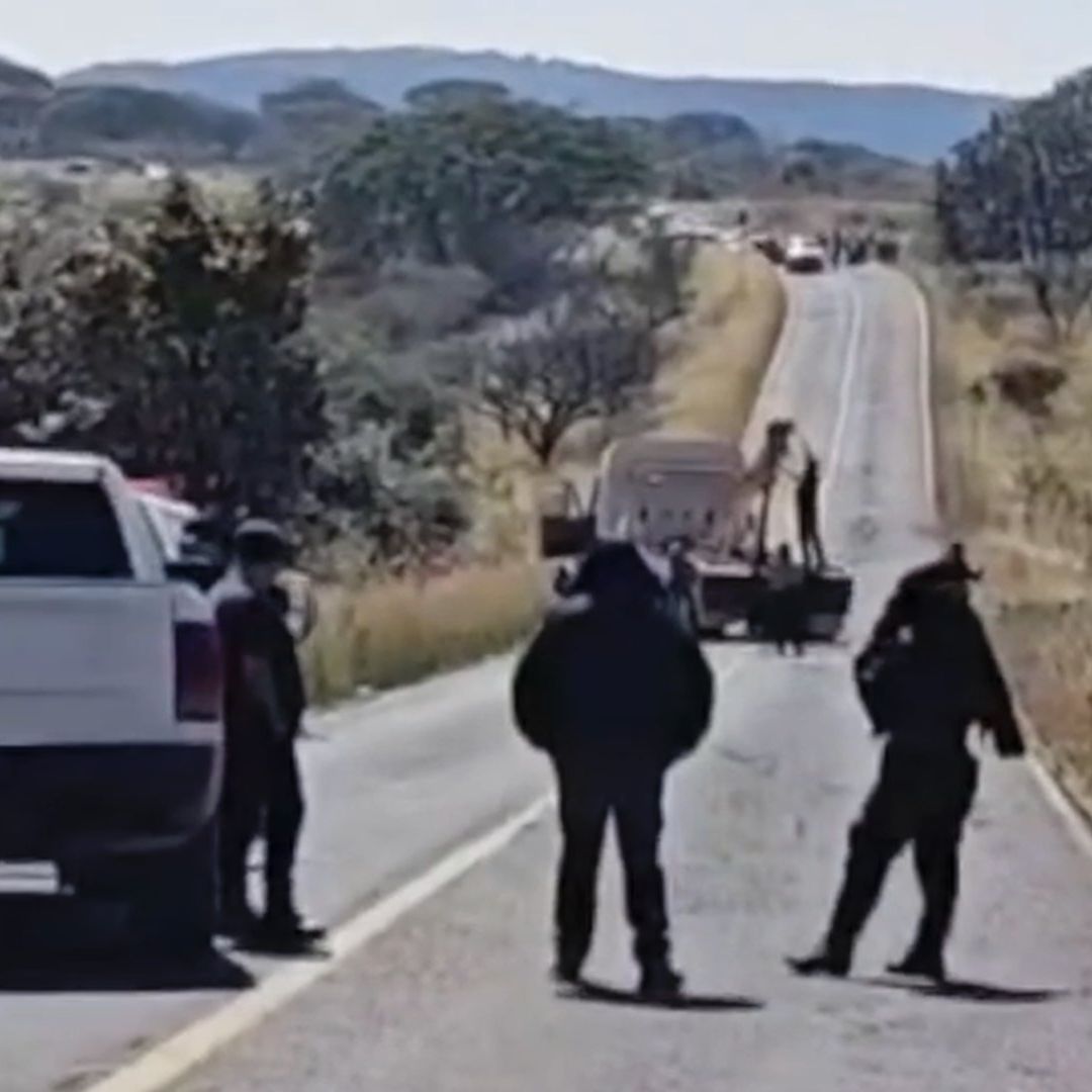 Vuelca Camión en la Carretera de Pénjamo; Hay 3 Muertos y Más de 20 Lesionados
