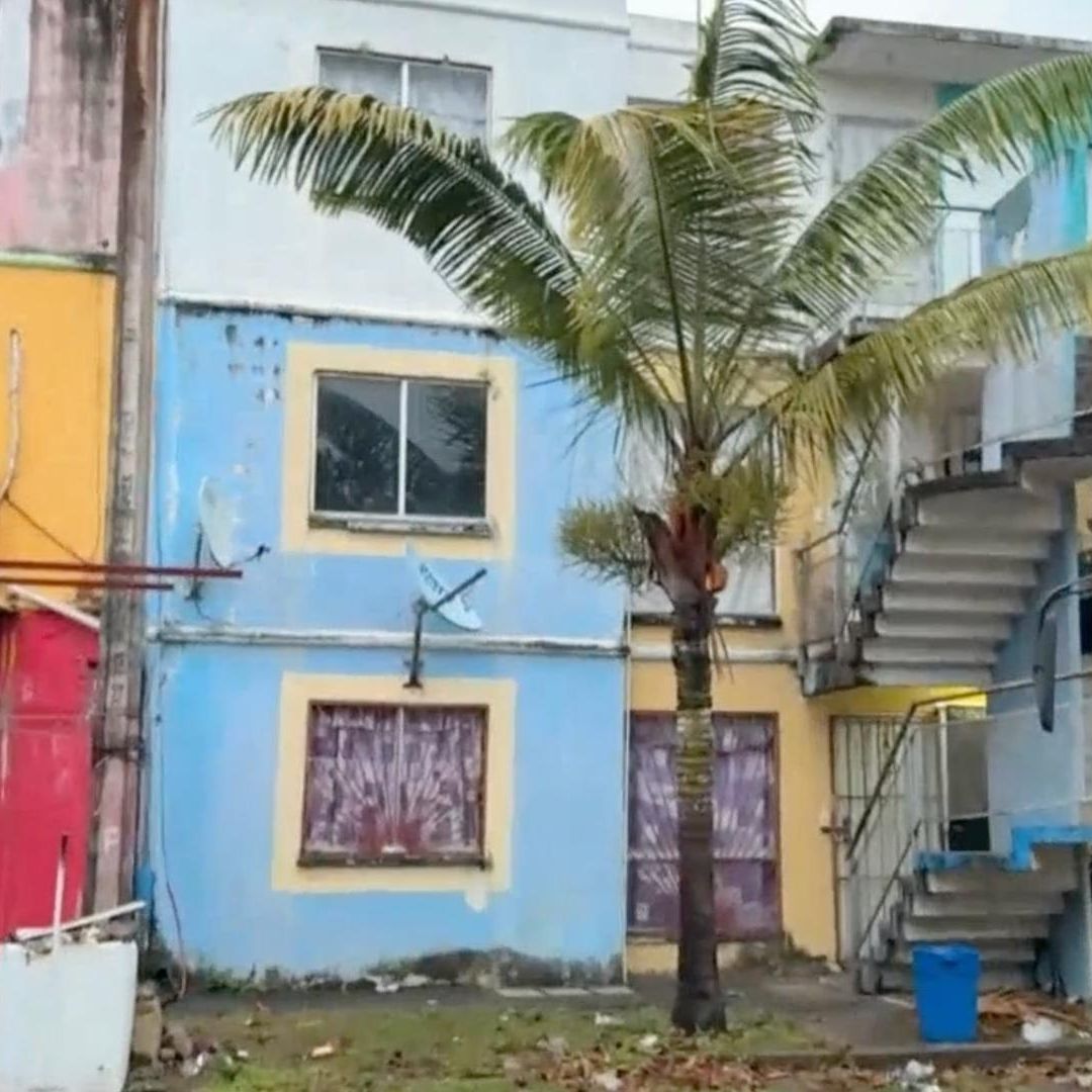 Fachada de vivienda donde fue asesinada un mujer el fin de semana en Hacienda Sotavento en Veracruz.