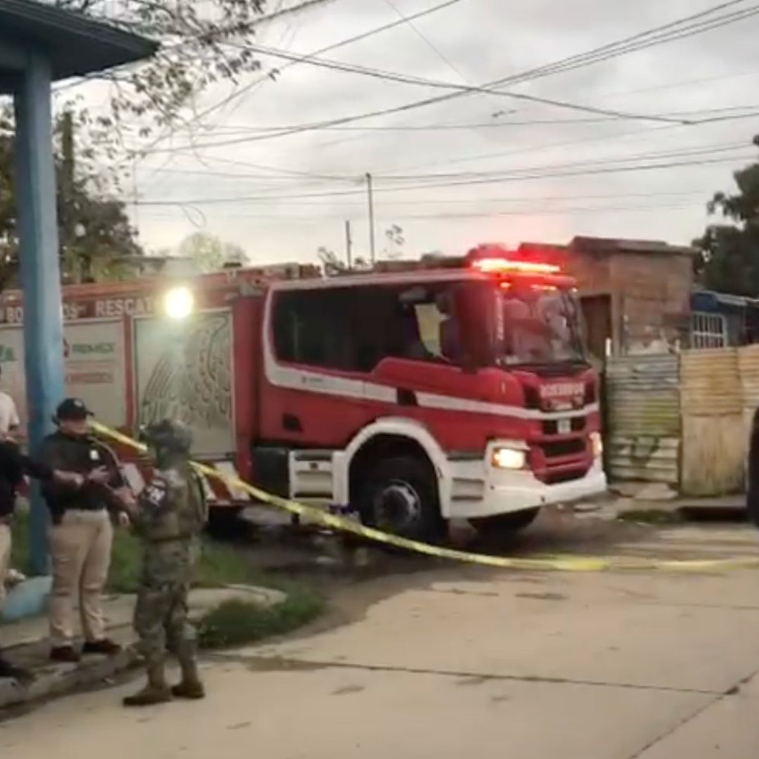 Acordonamiento y movilización policíaca por incendio en vivienda de Coatzacoalcos al sur de Veracruz