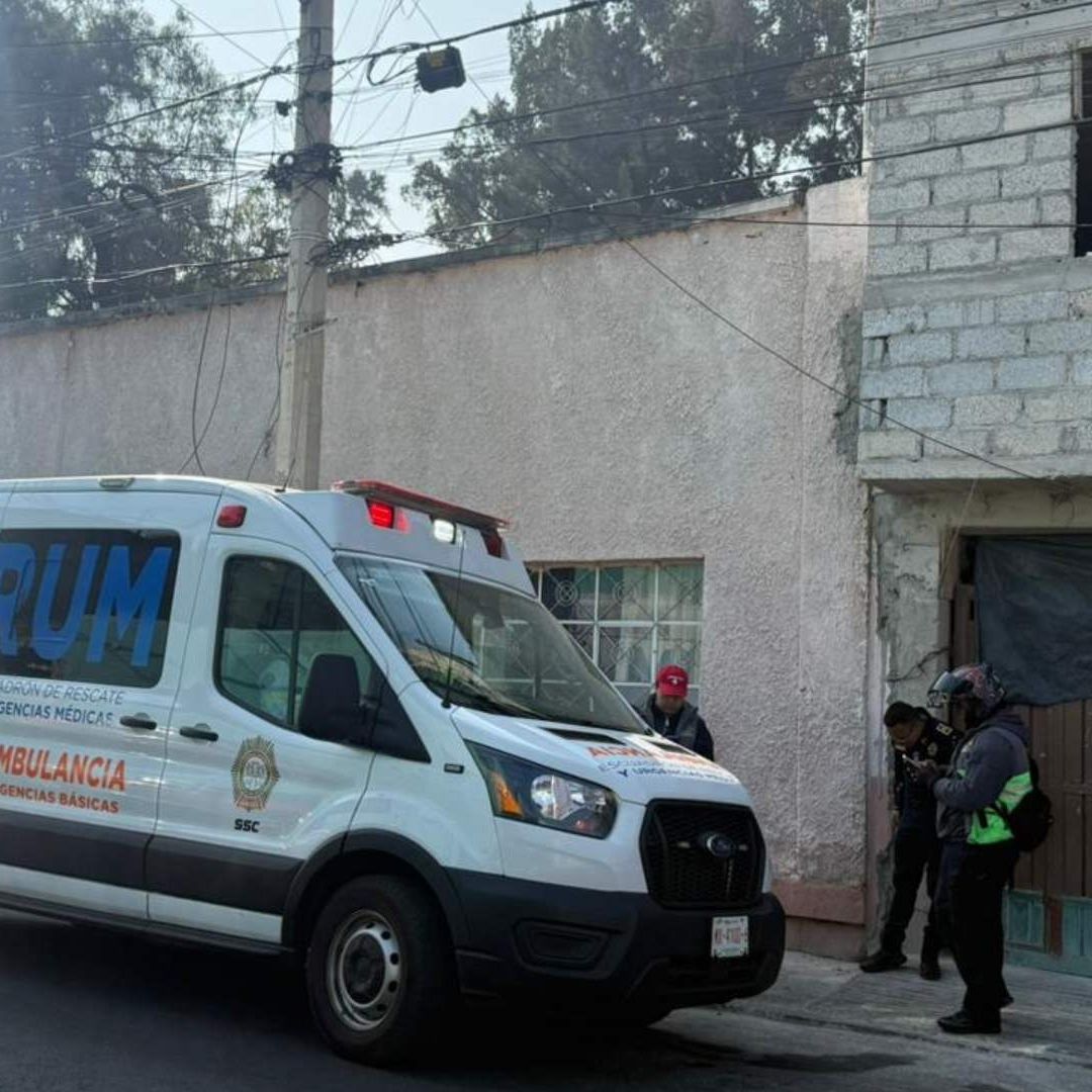 Equipos de emergencia atienden a un trabajador lesionado por descarga elécrica