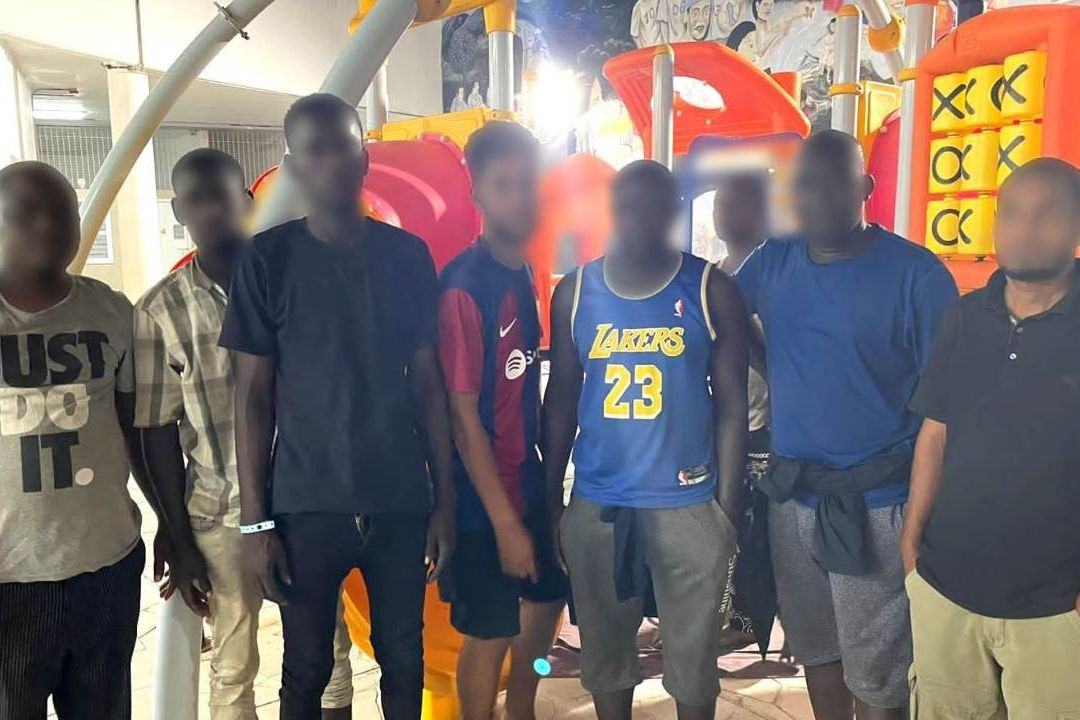 Encuentran a 137 migrantes abandonados en un autobús en Veracruz