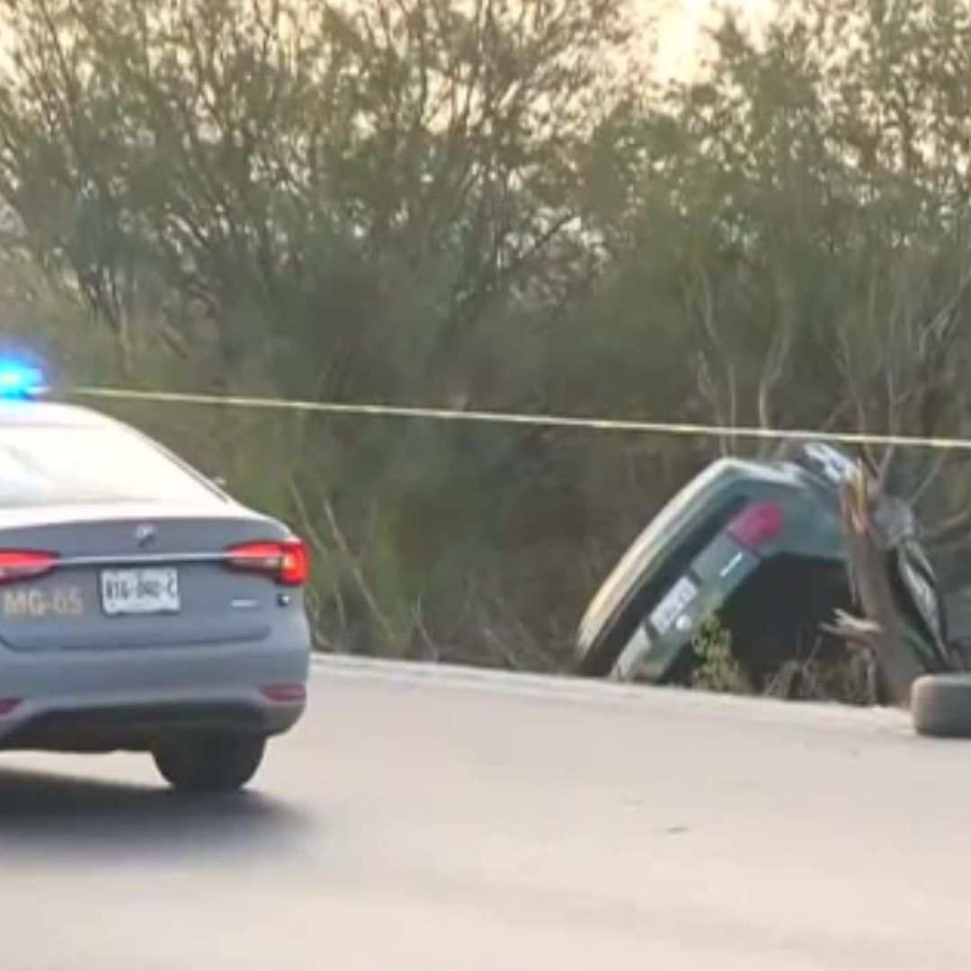 Carro volcado en García