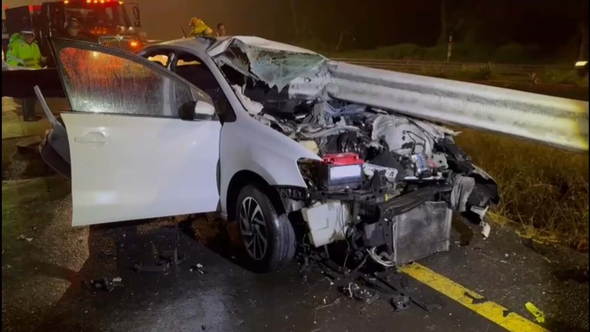 Dos Personas Quedan Atrapadas Dentro de Vehículo tras Choque en Libramiento Xalapa Coatepec Veracruz