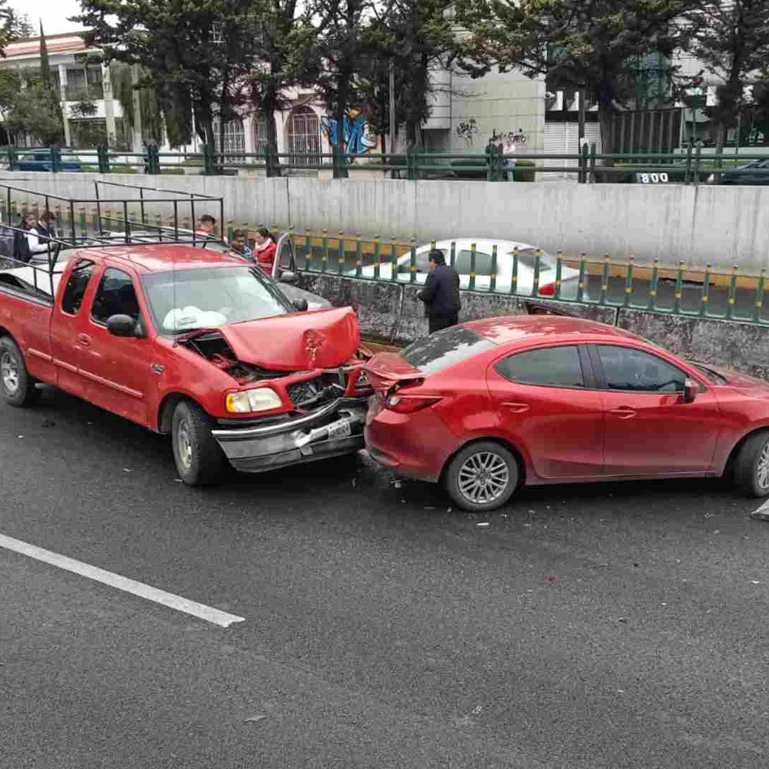 Carambola provoca caos vial en Paseo Tollocan