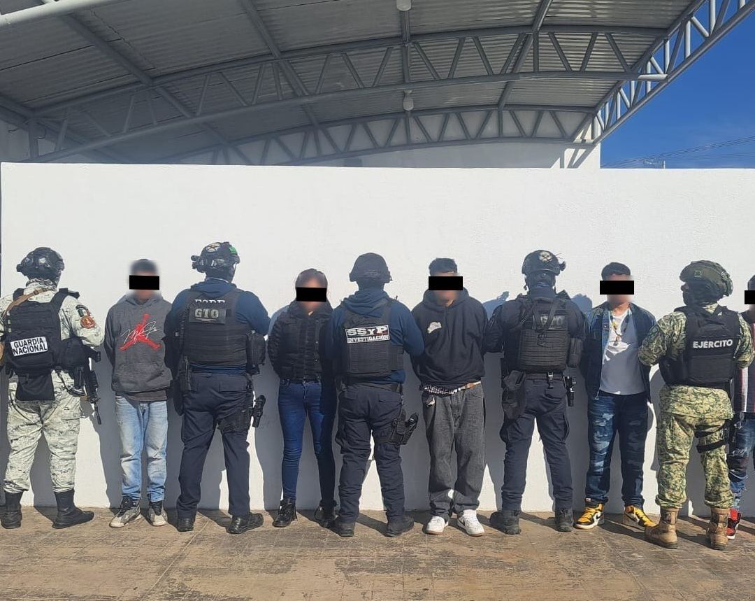 Detienen a Seis Hombres con Arsenal y Moto Robada en Irapuato; Trataron de Escapar, pero los Capturan / @pazgobgente