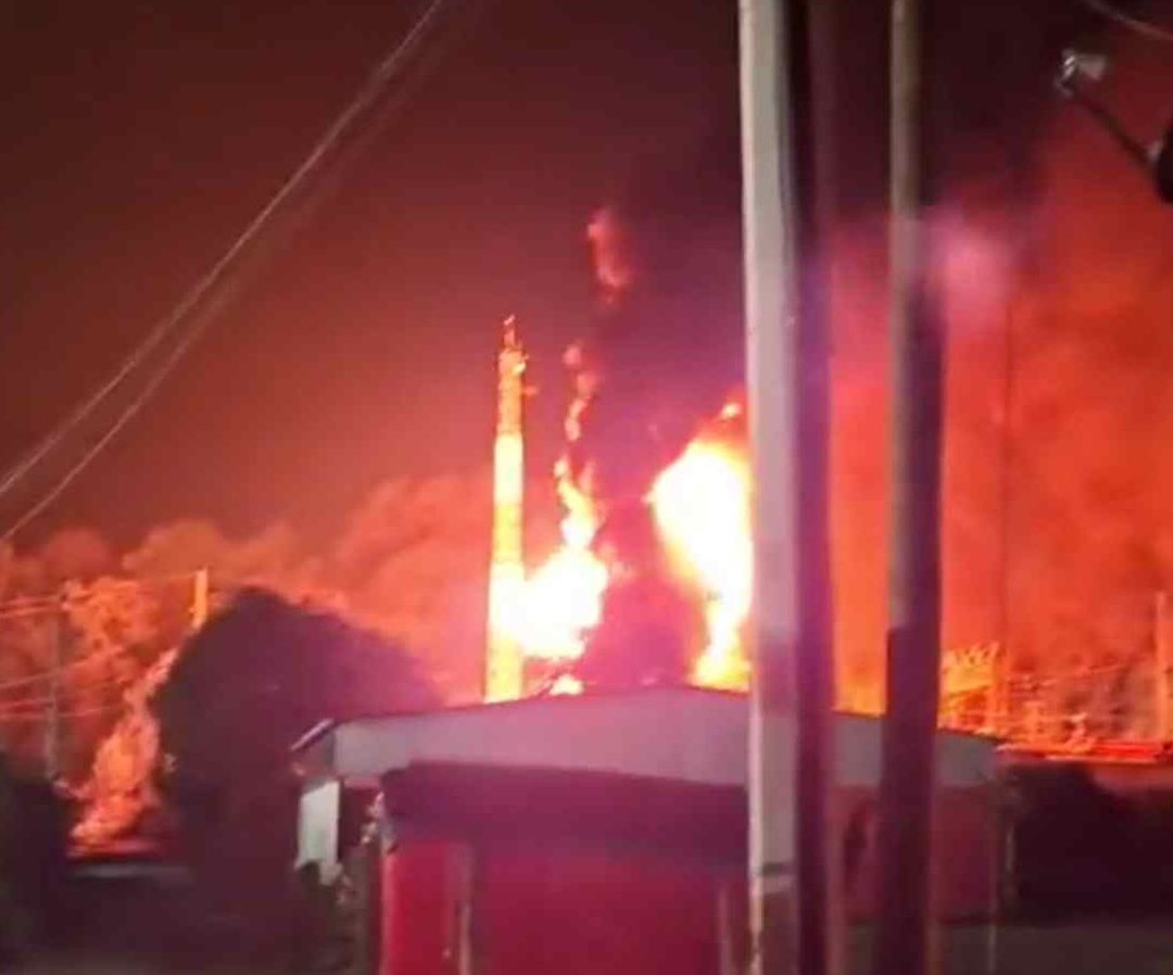 Explotan transformadores de la CFE en Valle de Bravo. Foto: N+