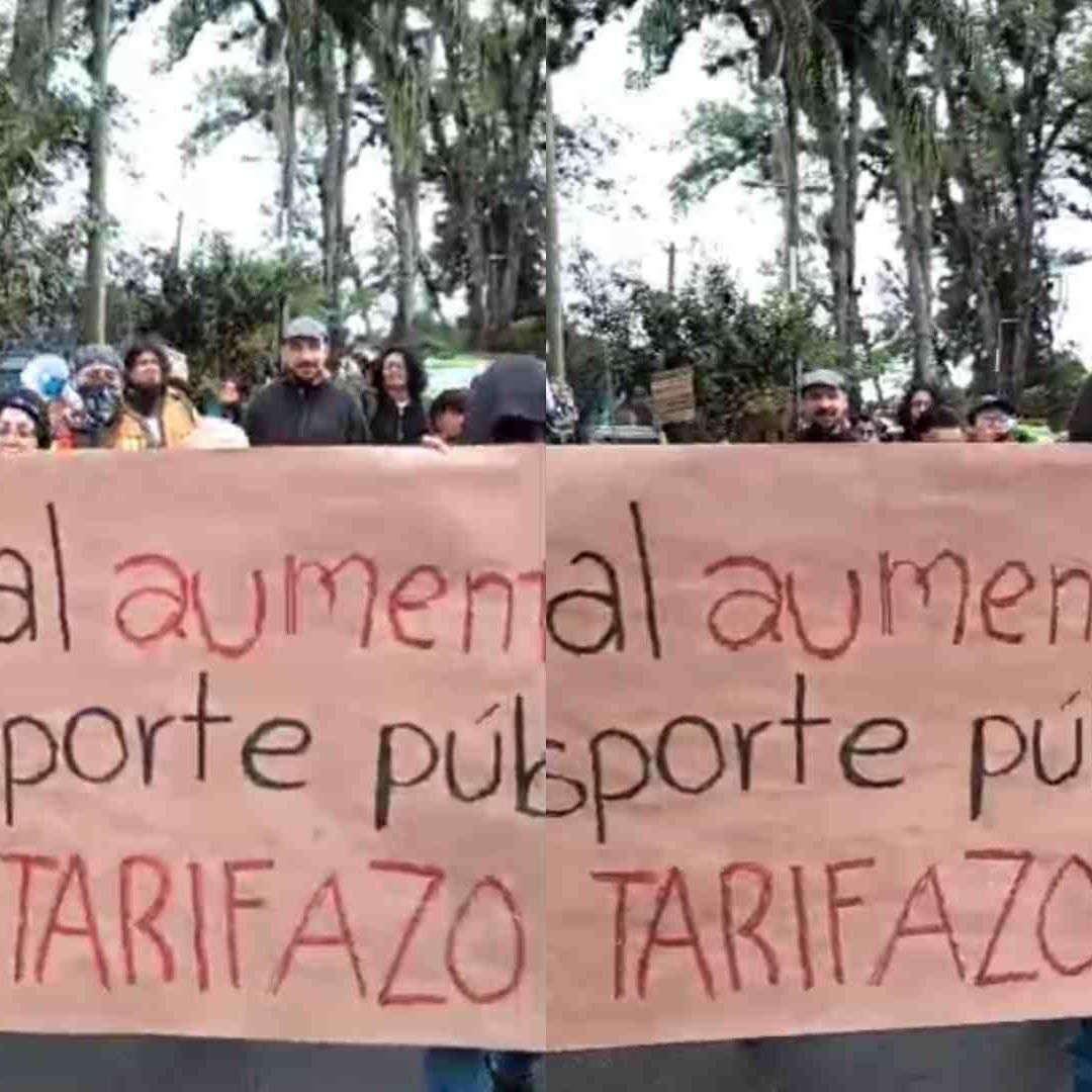 Ciudadanos se Manifiestan en Avenida Manuel Ávila Camacho Contra Incremento a la Tarifa de Transporte Público en Xalapa Veracruz