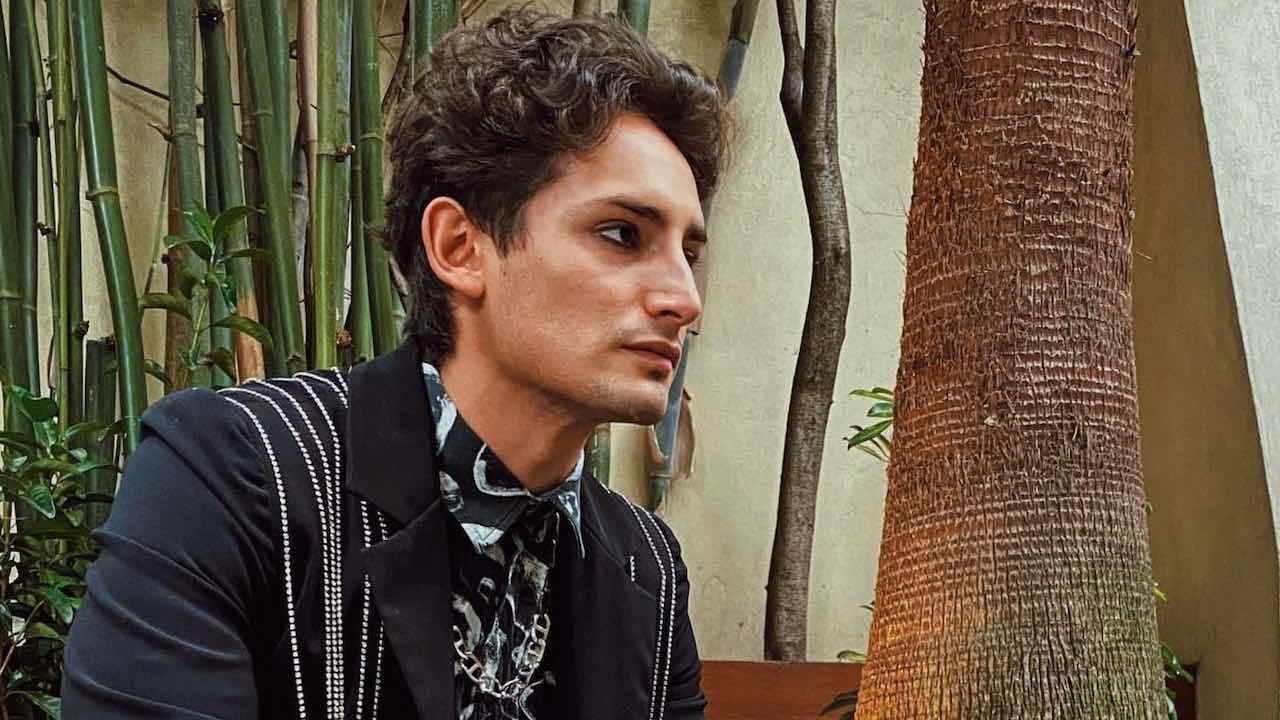 Emilio Osorio cambia su nombre artístico a Emilio Halcón