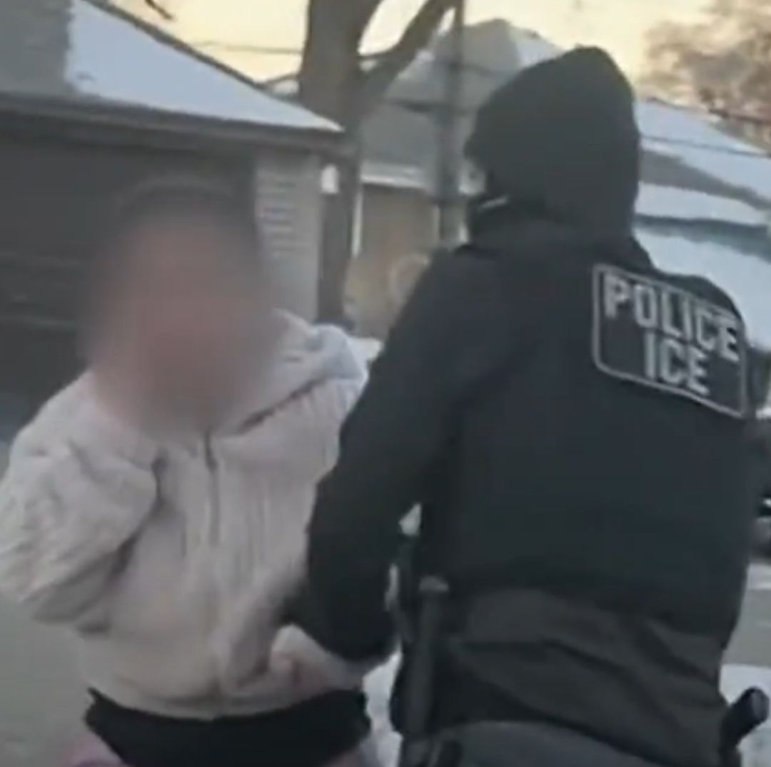 En Mineápolis una Mujer Detenida por Agentes de ICE Logra que la Liberen para Cuidar a sus Hijos