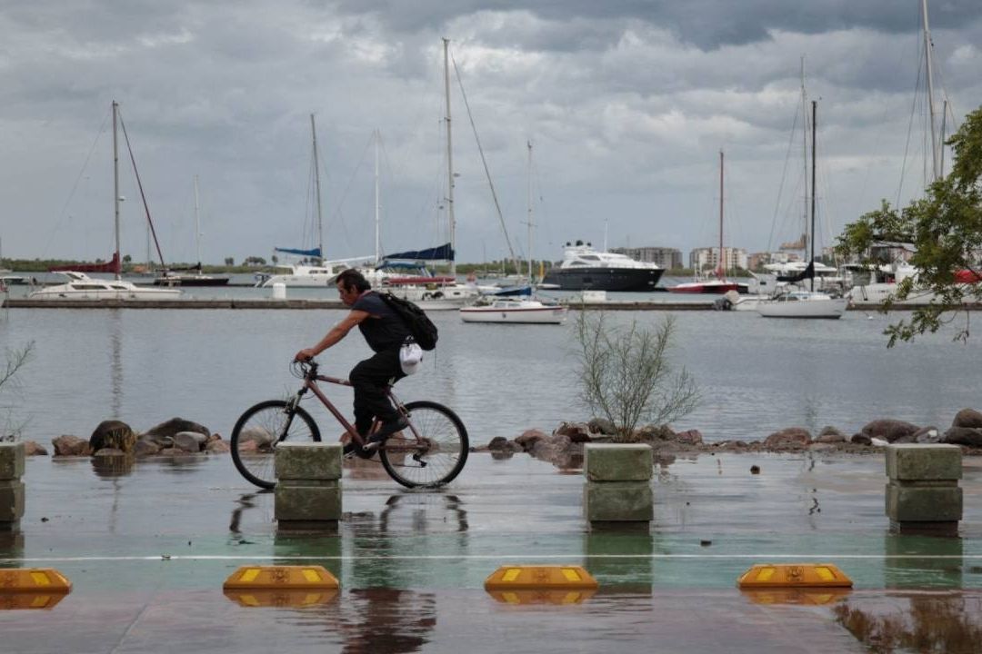 Huracán Hilary, de Categoría 2, Avanza Rumbo a Baja California; Reportan Daños Menores