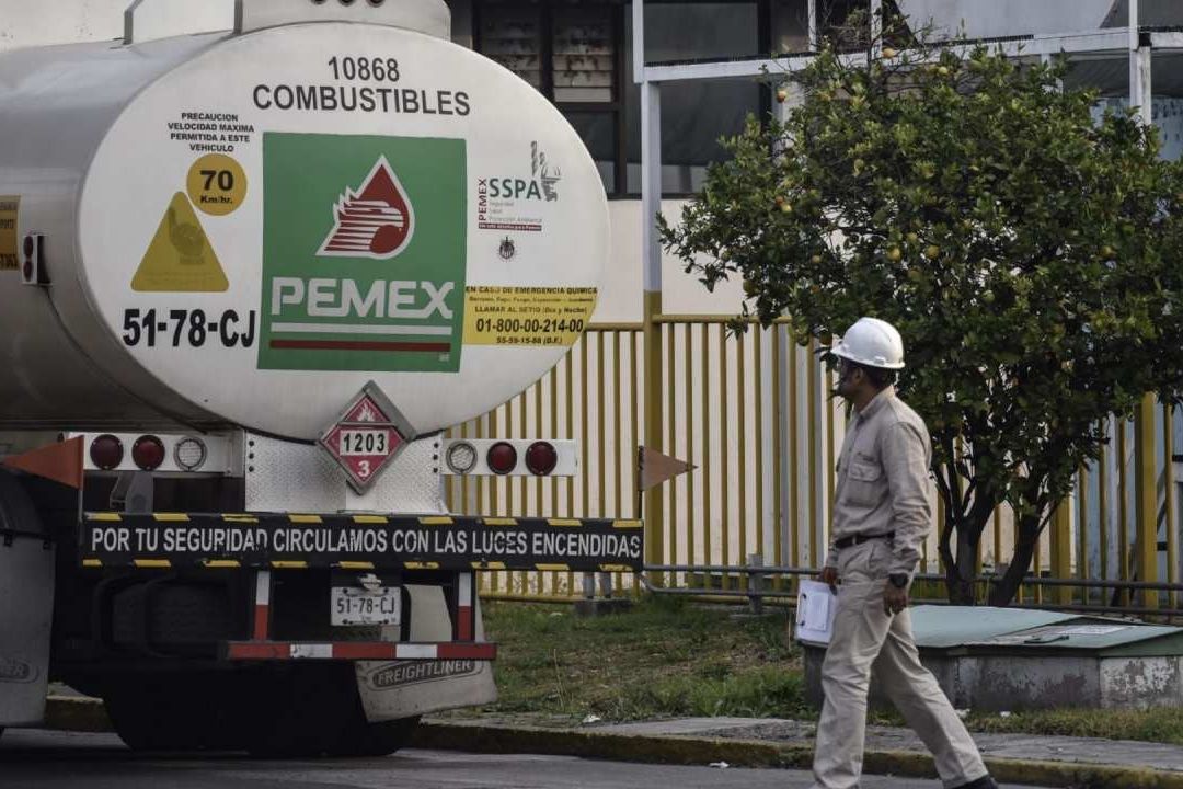 Pemex alista nuevas rutas para garantizar el abasto de combustible ante el huracán Hilary
