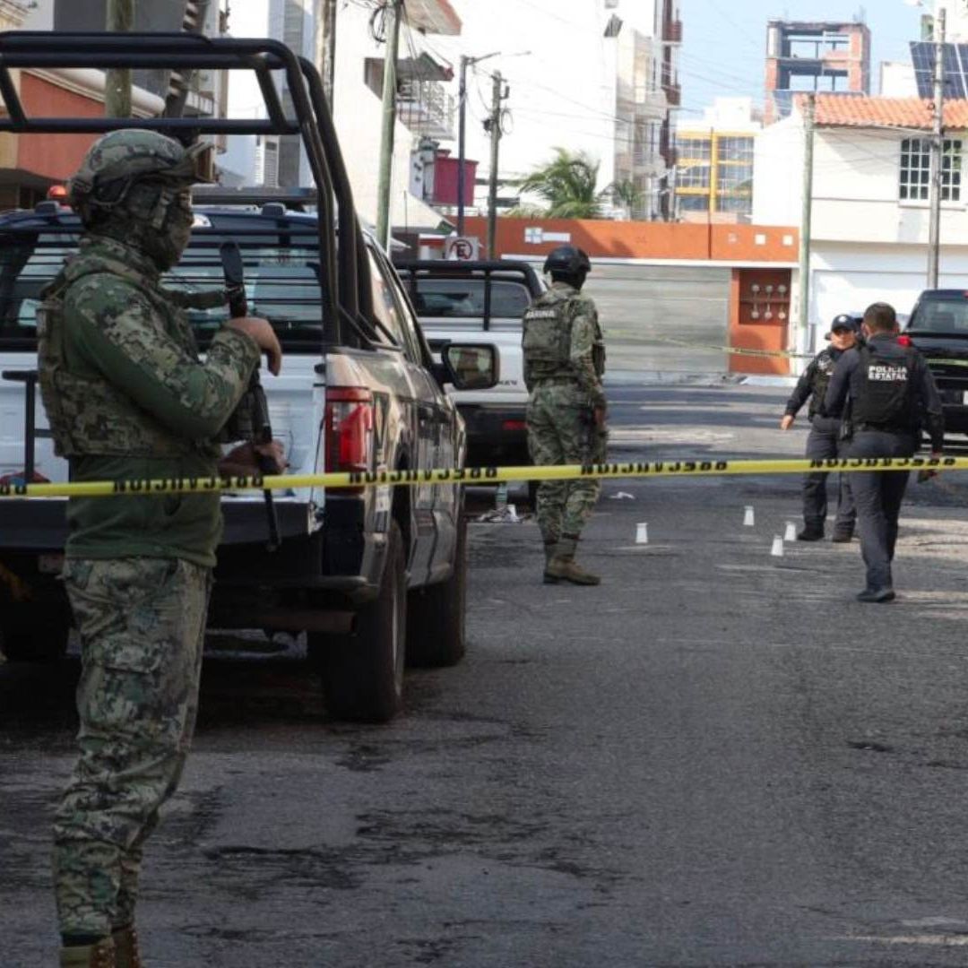 Acordonamiento y movilización policíaca por intento de asalto en el fraccionamiento Costa de Oro en Boca del Río.
