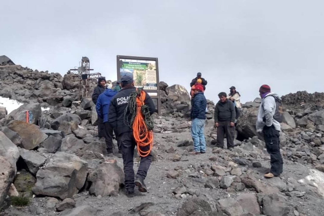 Cuatro alpinistas murieron hoy en Puebla al intentar escalar el Pico de Orizaba y caer del volcán