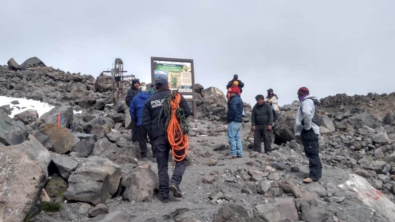 Cuatro alpinistas murieron hoy en Puebla al intentar escalar el Pico de Orizaba y caer del volcán