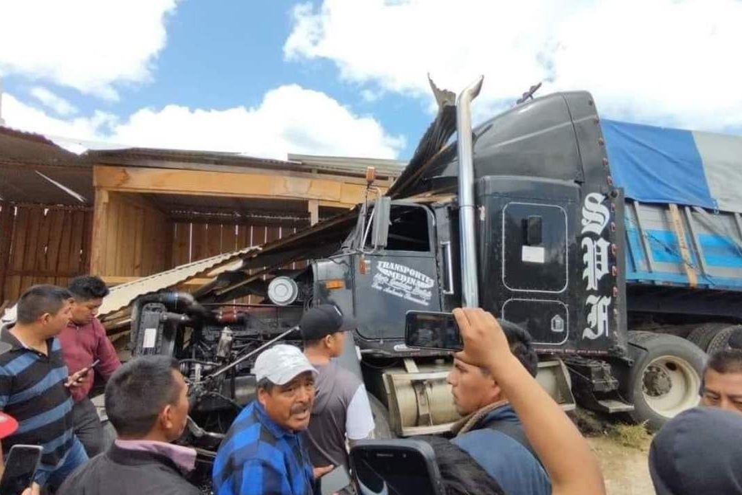 Al sitio llegaron elementos de protección civil del Estado, municipal, policías estatales y municipales y agentes de la Guardia Nacional