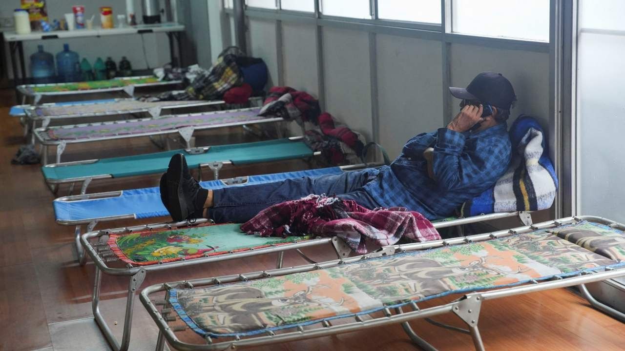 La tormenta tropical Hilary tocó tierra este domingo al norte de la península de Baja California, en el noroeste de México, antes de dirigirse hacia el sur de Estados Unidos