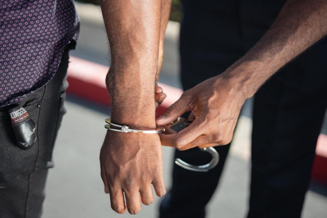Un hombre de 45 años fue arrestado en Argentina por tener una red de pornografía infantil en su celular robado