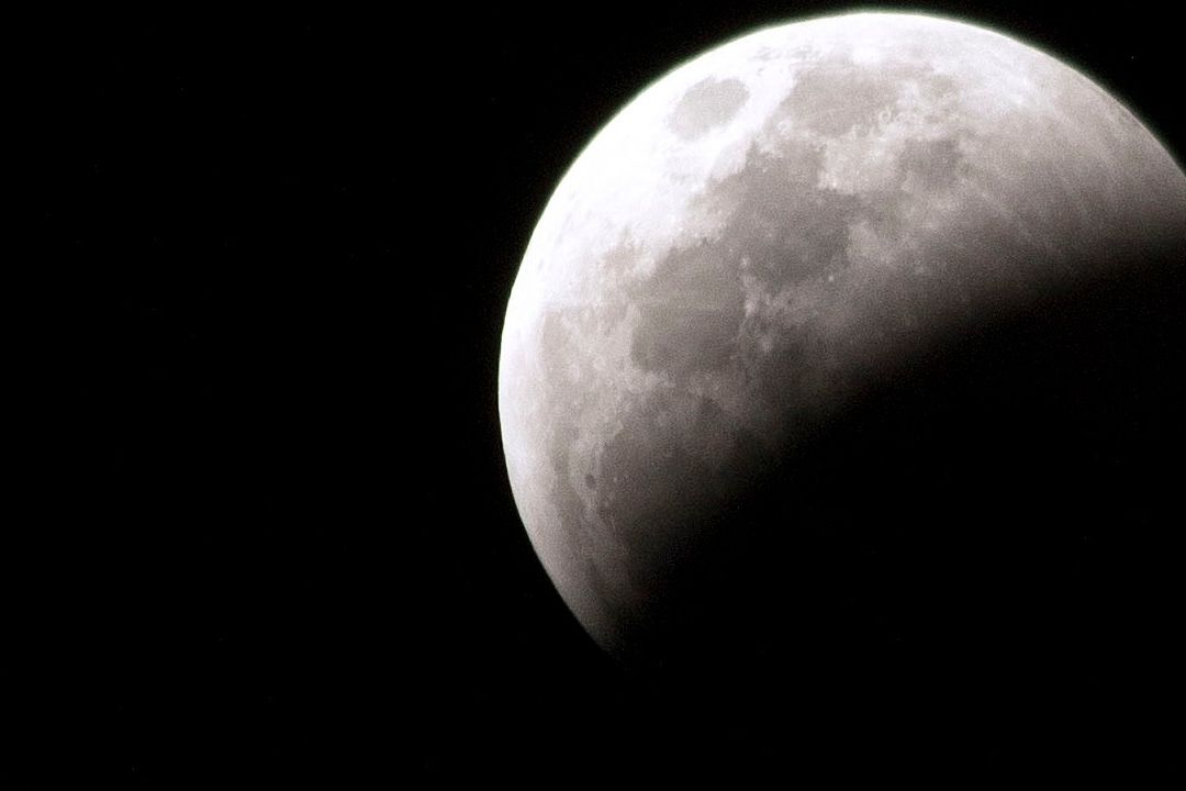 Nave Espacial Rusa Choca con la Luna