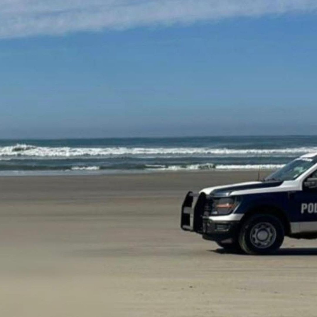 Patrulla de policía en la playa de San Quintín