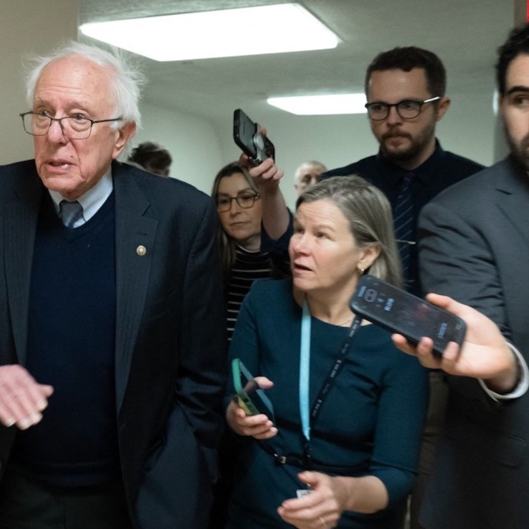 Bernie Sanders durante un cruce con la prensa en el Senado de Estados Unidos