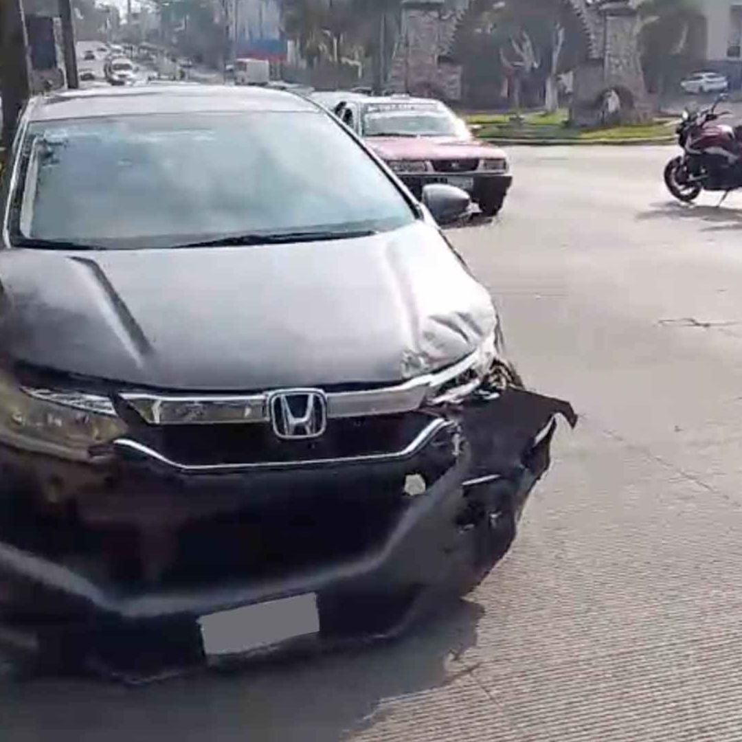 Tres Personas Resultan Lesionadas tras Choque en Arco Shangri La Bulevar Córdoba Fortín Veracruz