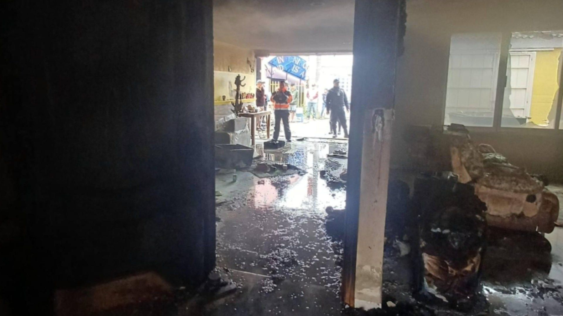 Hombre Sobrevive a Incendio con Quemaduras de Segundo Grado en Puebla