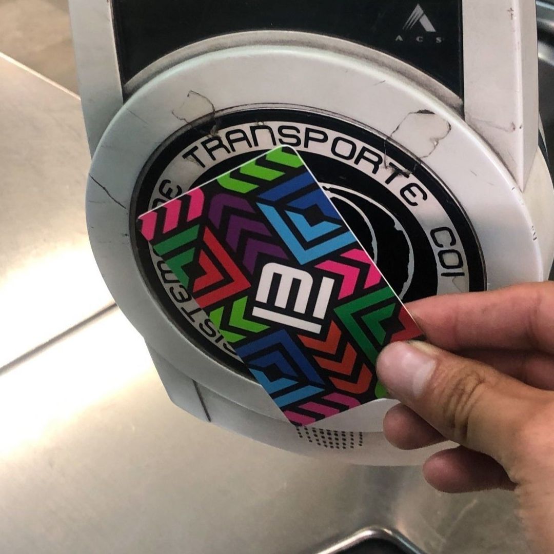 Cómo Tramitar para Entrar Gratis al Metro y Metrobús