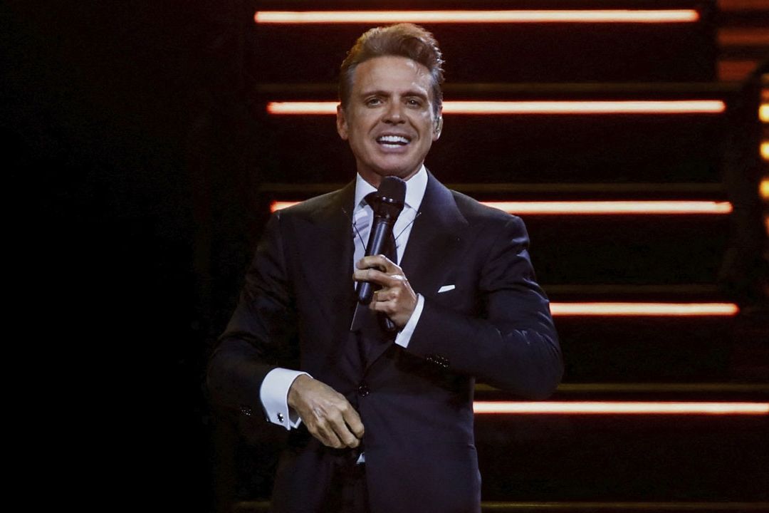 El cantante Luis Miguel, El Sol de México, fue hospitalizado en Chile