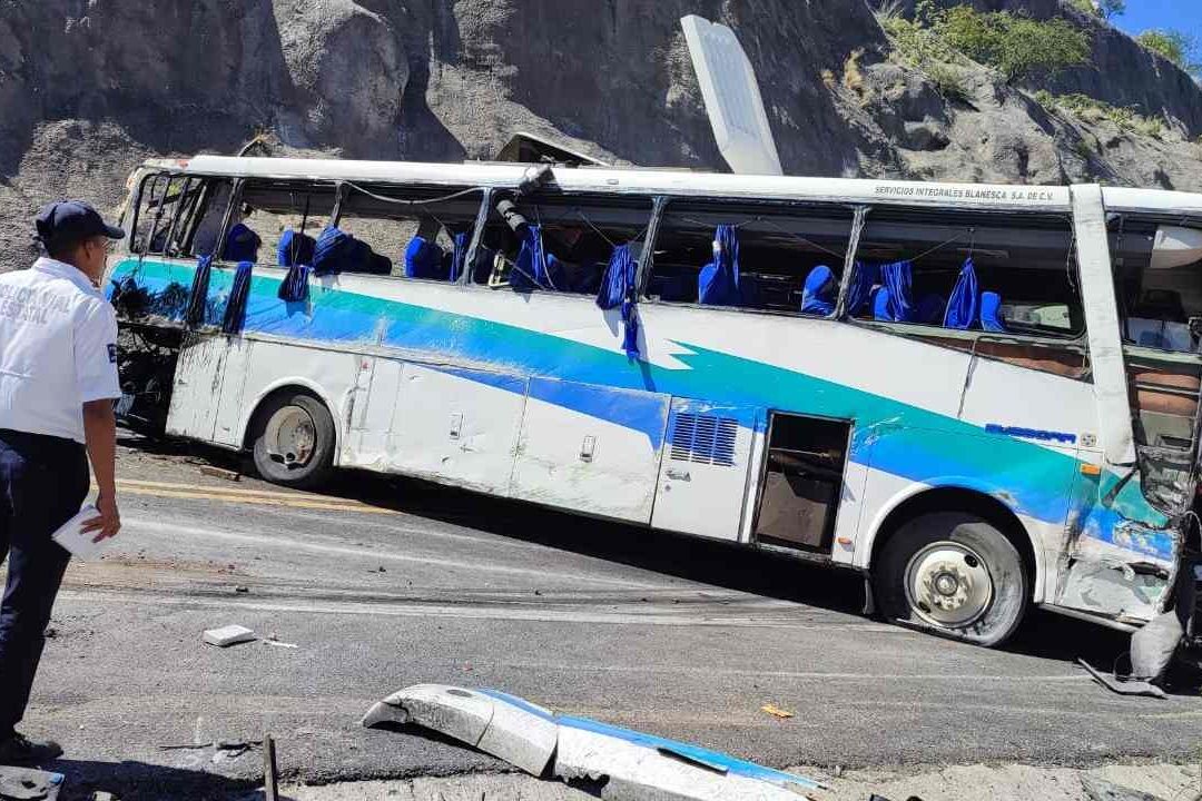 Accidente carretero en Oaxaca deja 16 muertos