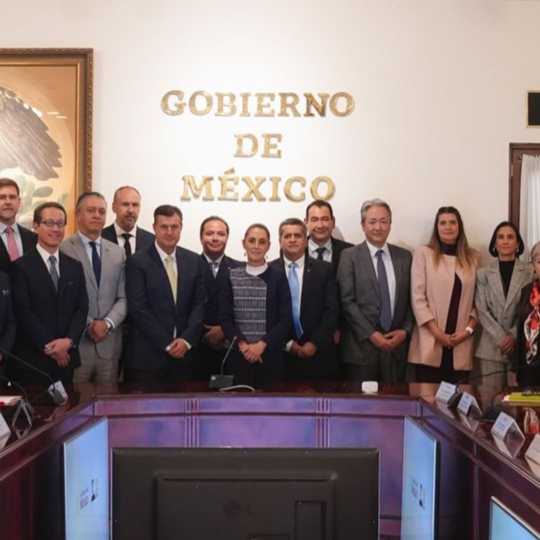 Claudia Sheinbaum Se Reúne en Palacio Nacional con Líderes de la Industria Automotriz en México