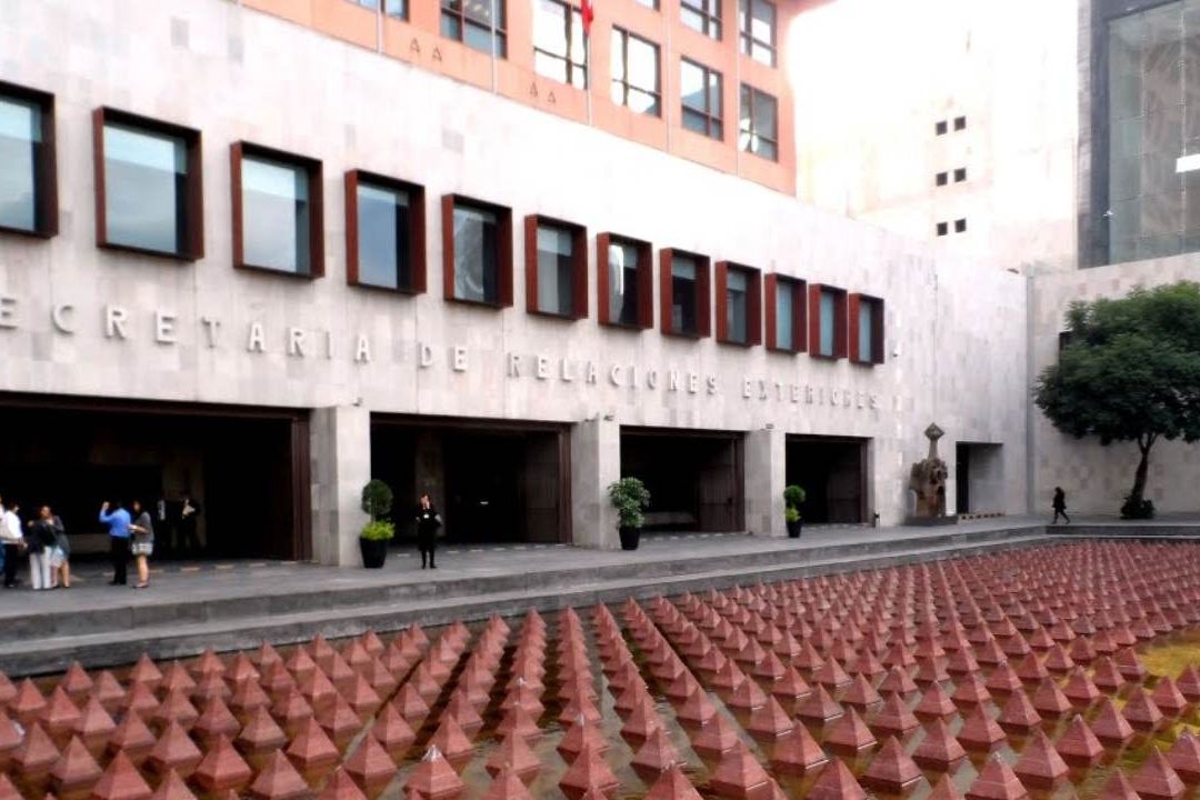 Embajadas y Consulados de México Operan con Flotilla de Autos Obsoleta